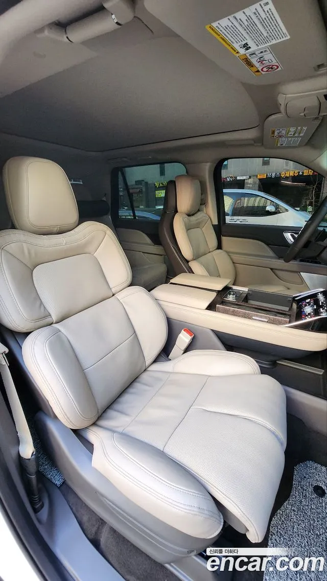 Lincoln Navigator — Фото автомобиля 10