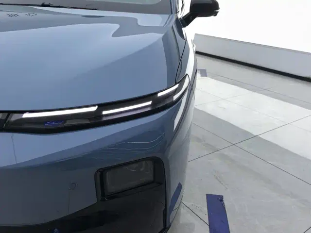 Leapmotor B01 — Фото автомобиля 5
