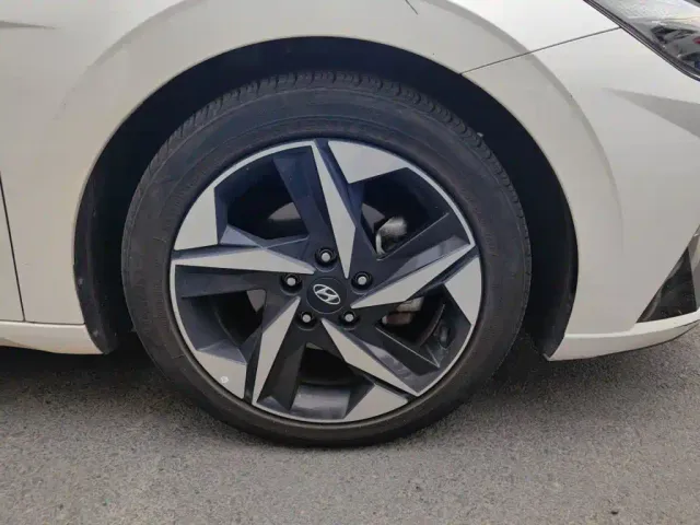 Hyundai Elantra — Фото автомобиля 24