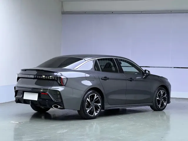 Lynk & Co 03 — Фото автомобиля 6