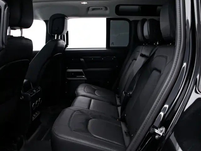 Land Rover Defender — Фото автомобиля 16