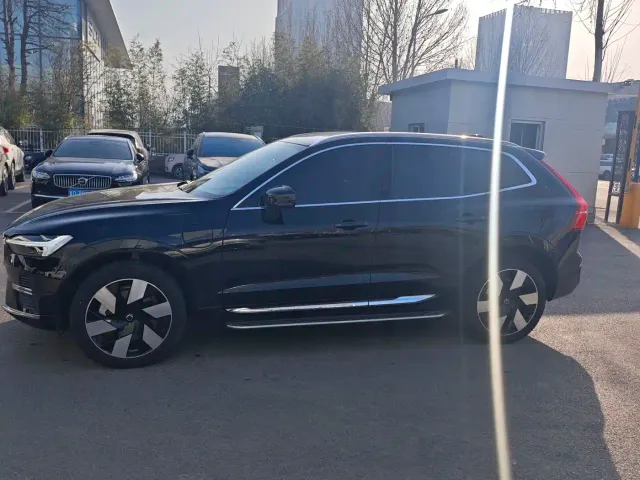 Volvo XC60 — Фото автомобиля 3
