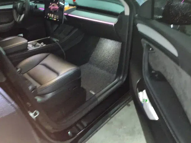 Tesla Model Y — Фото автомобиля 19