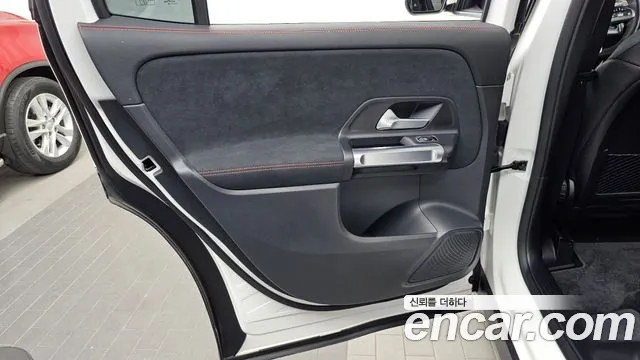 Mercedes-Benz GLB-Class — Фото автомобиля 25