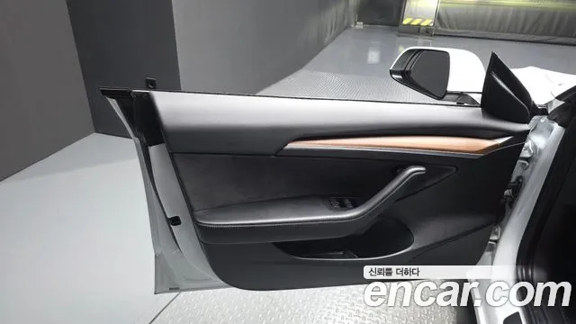 Tesla Model 3 — Фото автомобиля 13