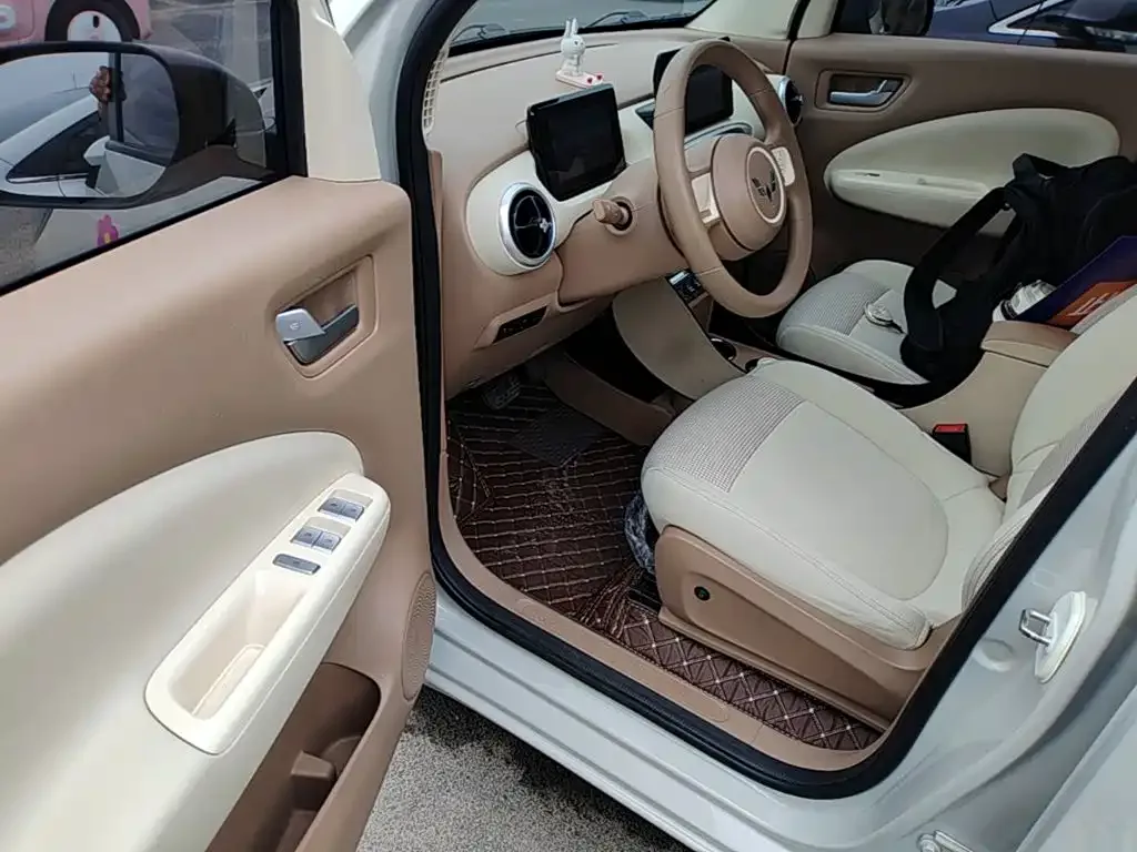 Wuling Motors Hongguang MINIEV 2025 4-Door Premium Edition — Фото автомобиля 15