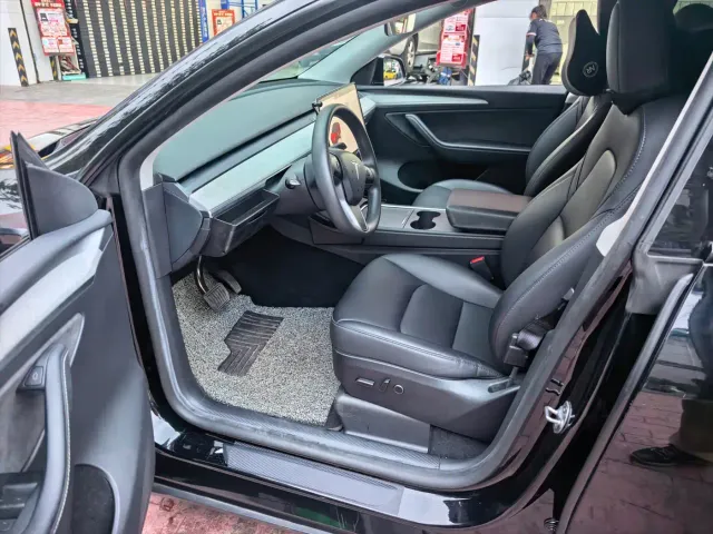 Tesla Model Y — Фото автомобиля 7