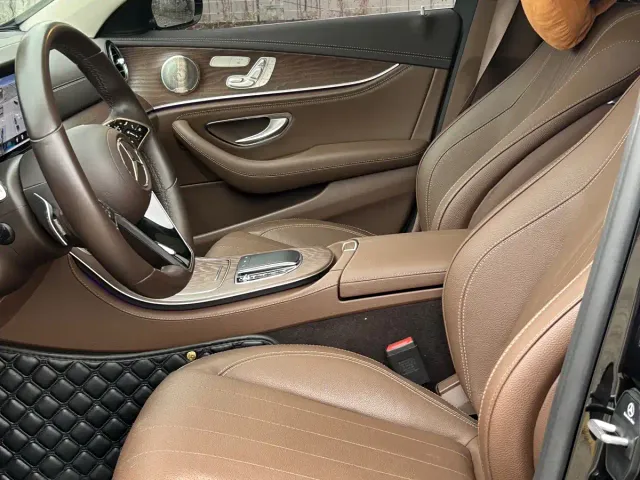 Mercedes-Benz E-Class — Фото автомобиля 7