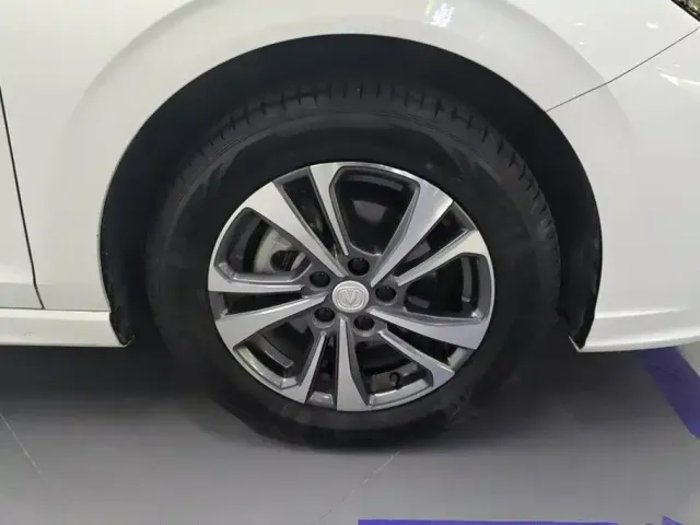 Changan Eado — Фото автомобиля 6
