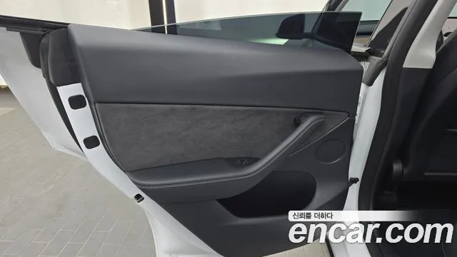 Tesla Model Y — Фото автомобиля 20