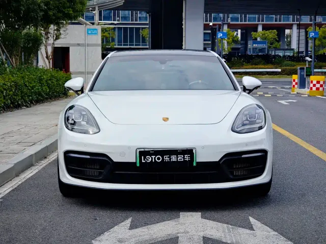 Porsche Panamera — Фото автомобиля 2