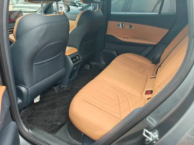 Geely Galaxy Starship 7 EM-i — Фото автомобиля 4