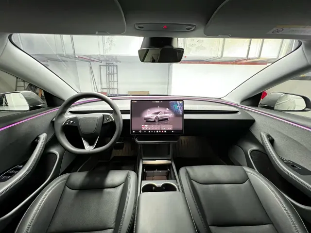 Tesla Model 3 — Фото автомобиля 6