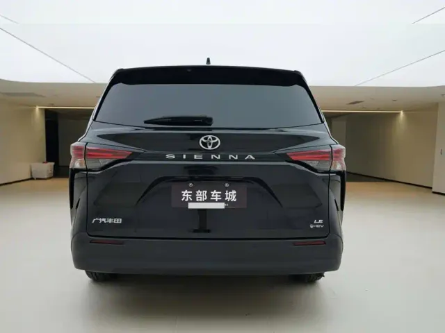 Toyota Sienna — Фото автомобиля 3