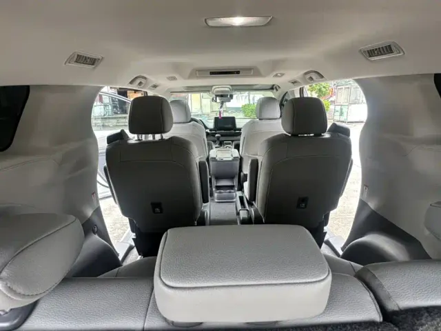 Toyota Granvia — Фото автомобиля 11