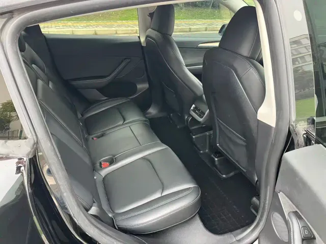 Tesla Model Y — Фото автомобиля 12