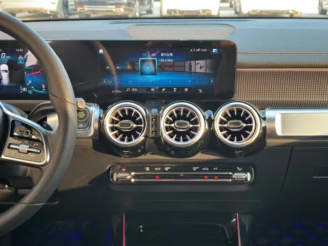 Mercedes-Benz GLB-Class — Фото автомобиля 11