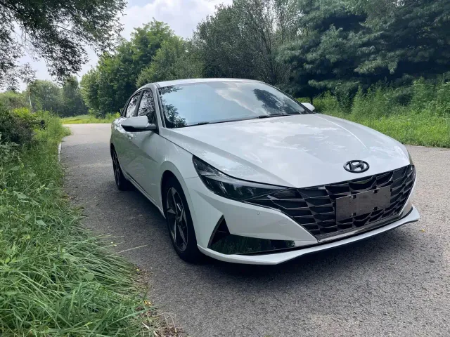 Hyundai Elantra — Фото автомобиля 2