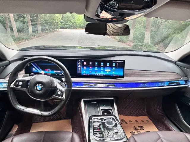 BMW 7 Series — Фото автомобиля 5