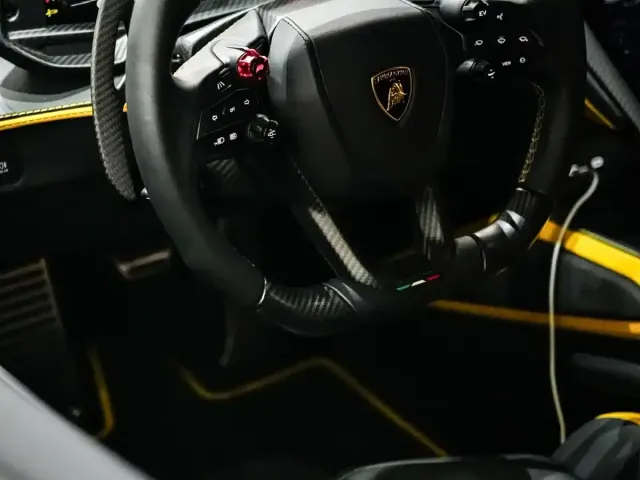 Lamborghini Revuelto — Фото автомобиля 8