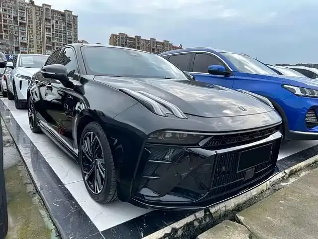 Lynk & Co 03 — Фото автомобиля 3