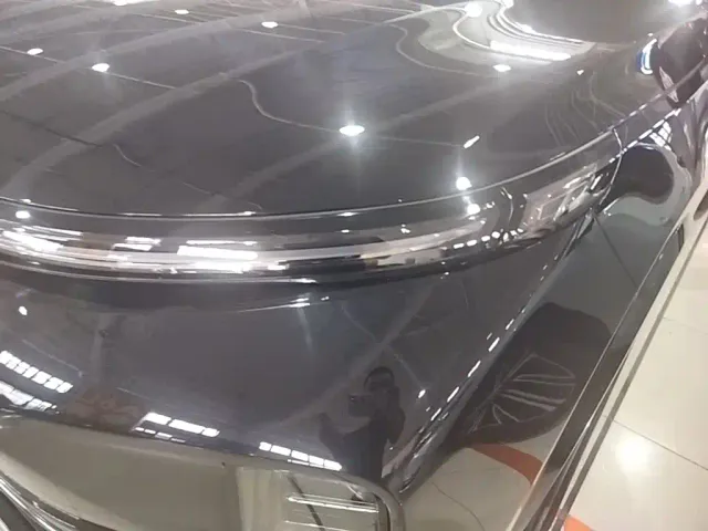 Li Auto L8 — Фото автомобиля 23