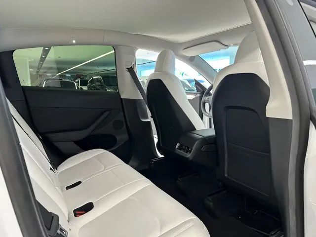 Tesla Model Y — Фото автомобиля 14