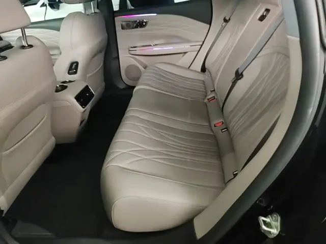 Geely Galaxy Xingyao 8 — Фото автомобиля 16