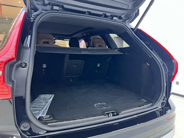 Volvo XC60 — Фото автомобиля 21