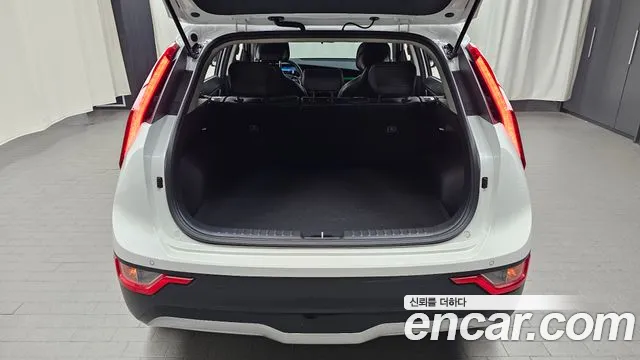 Kia Niro — Фото автомобиля 22