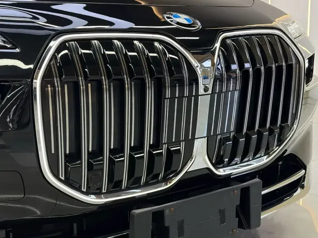BMW BMW 7 Series 2023 Model 740Li Premium Luxury Package — Фото автомобиля 8