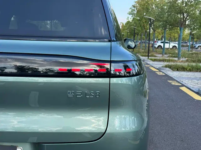 IM Motors LS8 — Фото автомобиля 25