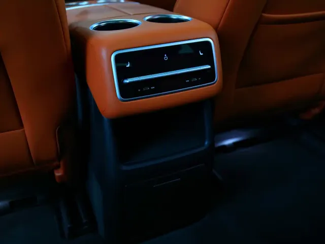 Li Auto L8 — Фото автомобиля 13