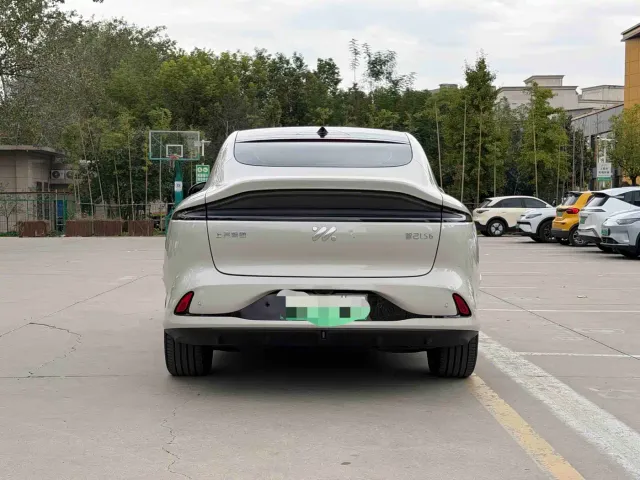 IM Motors LS6 — Фото автомобиля 5