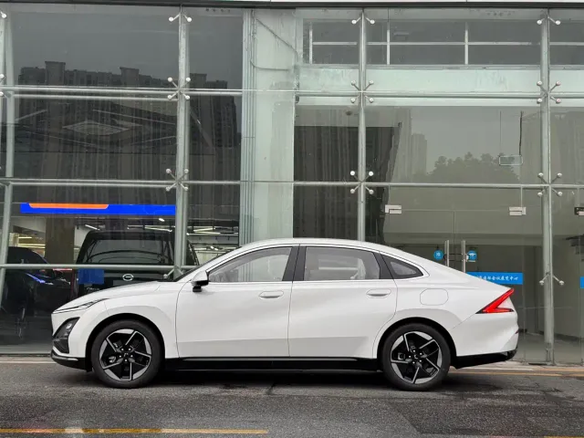 Wuling Starlight — Фото автомобиля 3