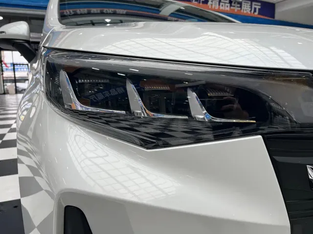 GAC Trumpchi M6 — Фото автомобиля 23