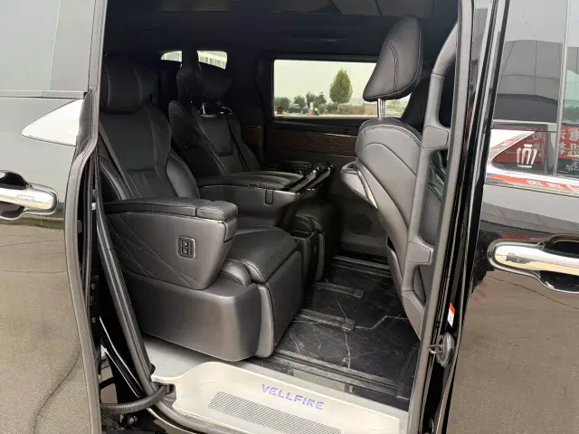 Toyota Vellfire — Фото автомобиля 5