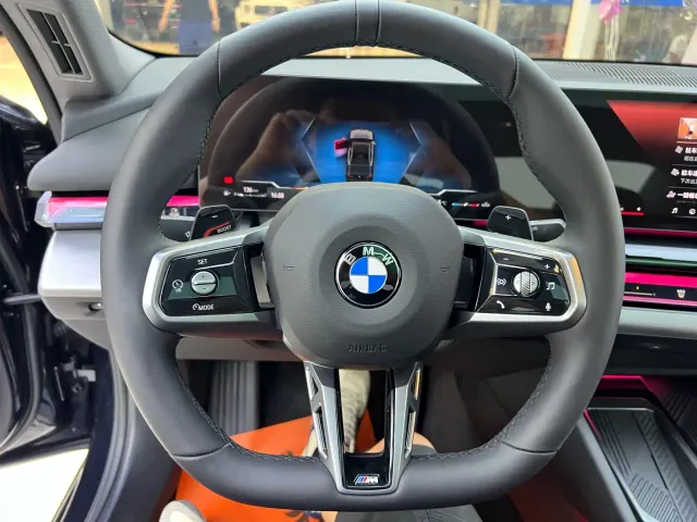 BMW 5 Series — Фото автомобиля 14