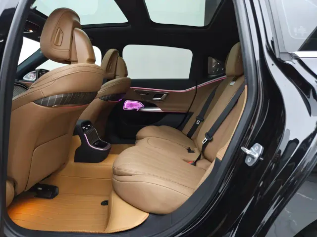 Mercedes-Benz E-Class — Фото автомобиля 8