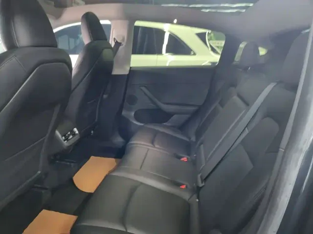 Tesla Model Y — Фото автомобиля 16