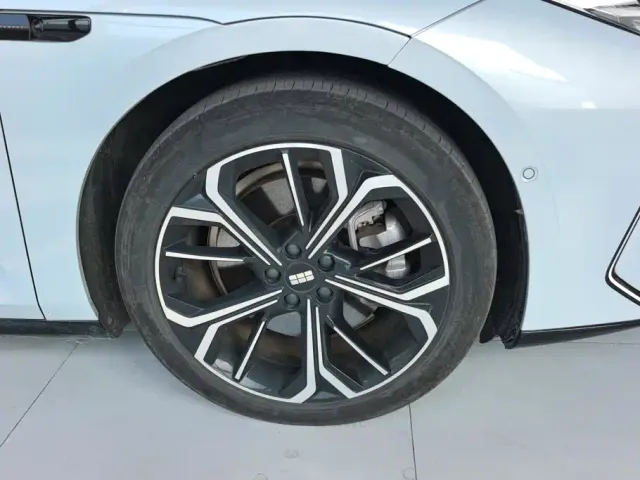 Geely Galaxy E8 — Фото автомобиля 6