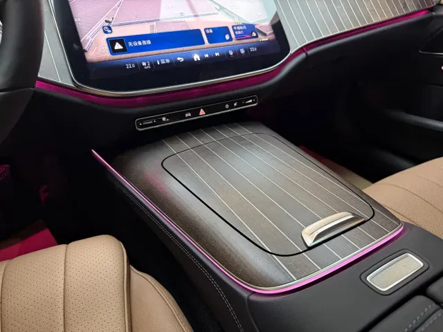 Mercedes-Benz E-Class — Фото автомобиля 18
