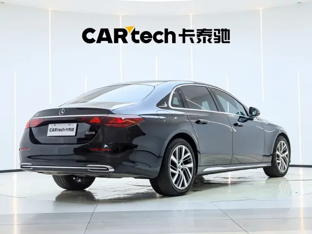 Mercedes-Benz E-Class — Фото автомобиля 3