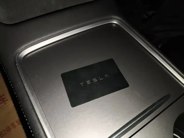Tesla Model Y — Фото автомобиля 8
