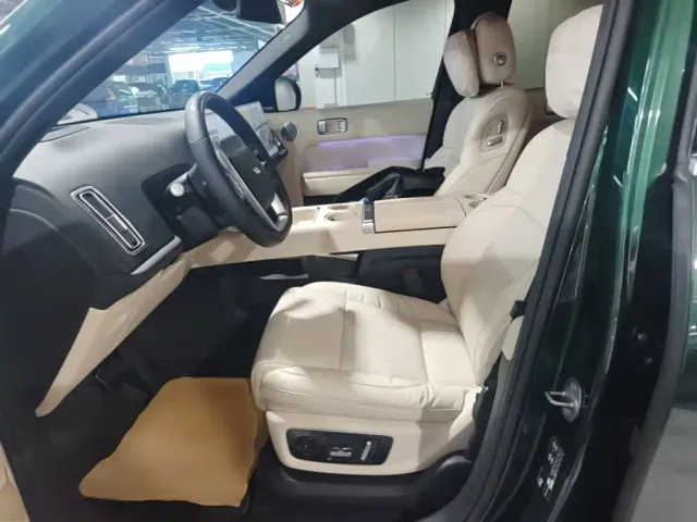 Li Auto L9 — Фото автомобиля 14