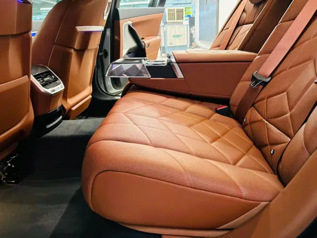 BMW 7 Series — Фото автомобиля 16