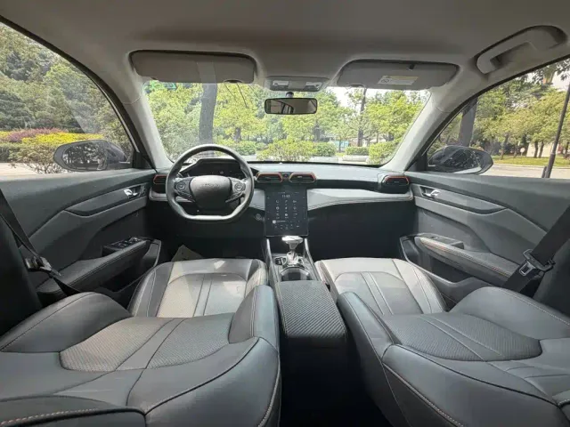 Dongfeng Yixuan — Фото автомобиля 10