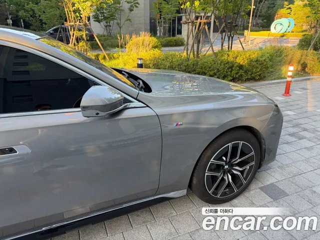 BMW 7 Series G70 — Фото автомобиля 10