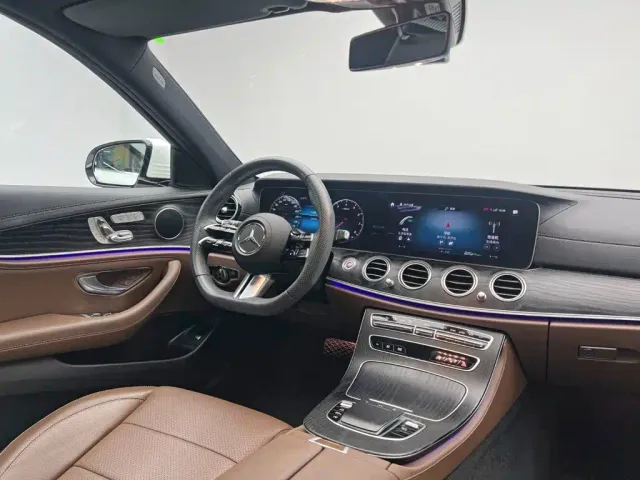 Mercedes-Benz E-Class — Фото автомобиля 22