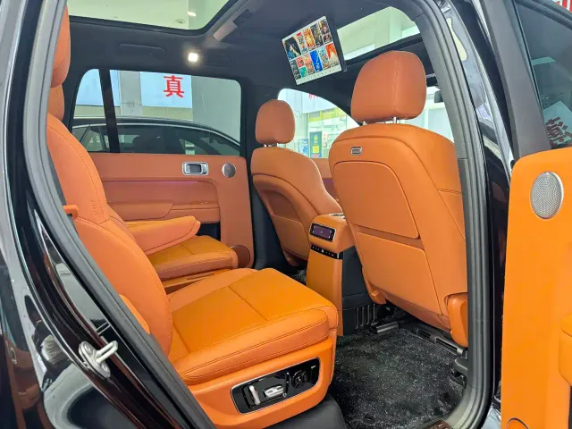 Li Auto L9 — Фото автомобиля 11